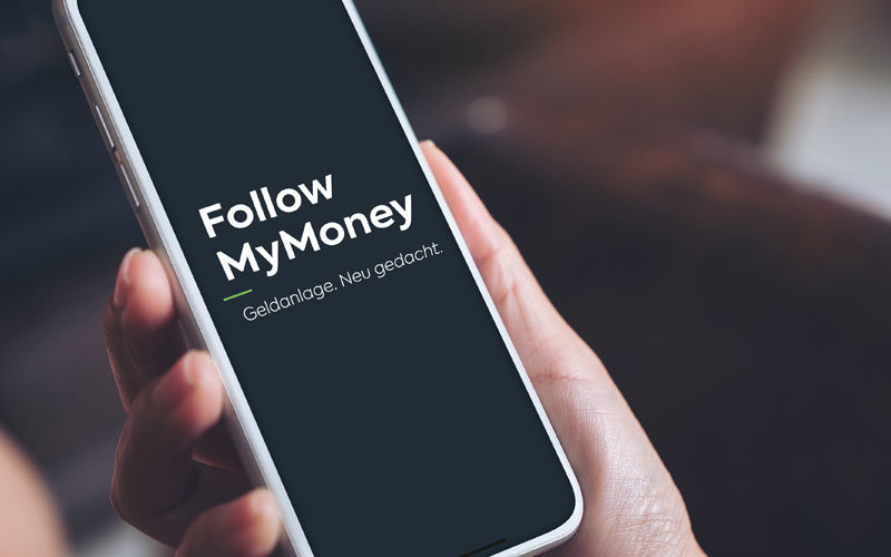 Handy mit FollowMyMoney App zur Darstellung des Artikels bei mobilebanking.de