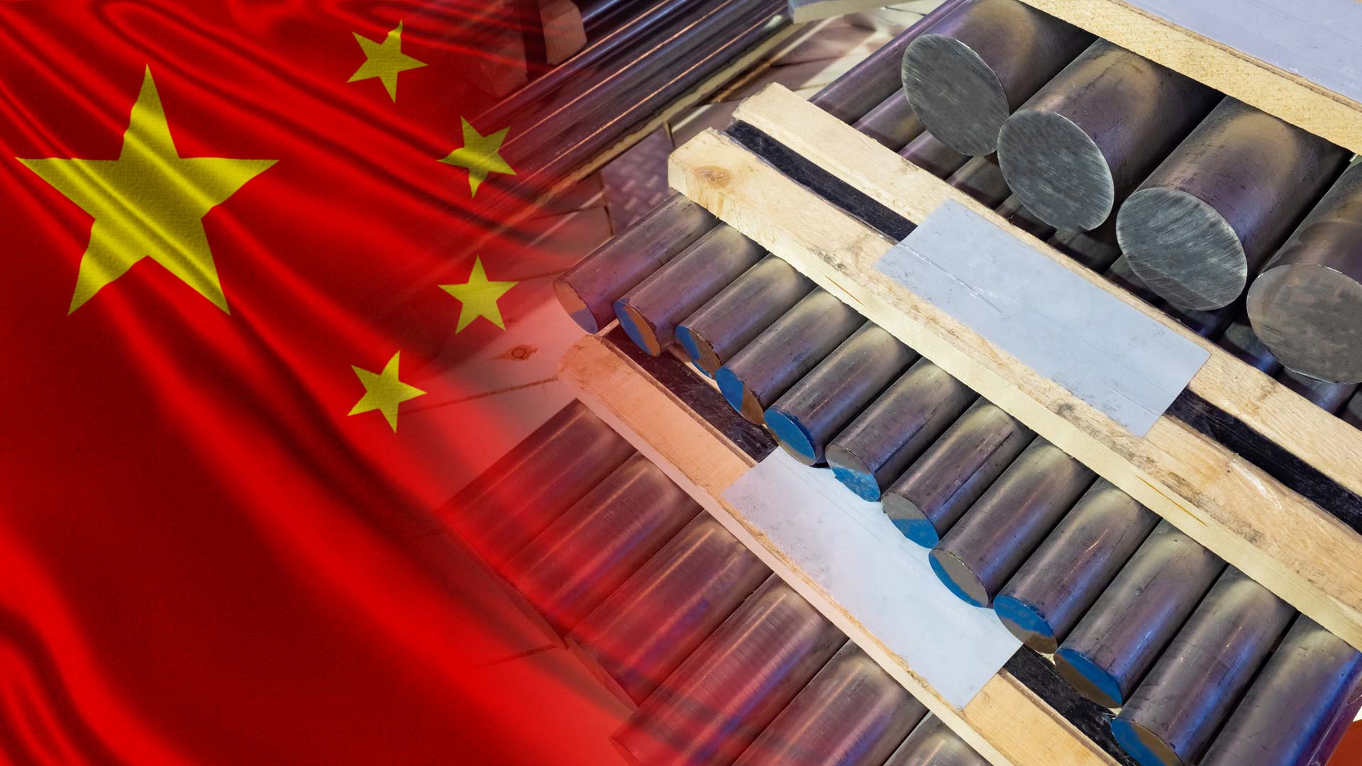 Gallium und Germanium: Chinas Exportpolitik zeigt Auswirkungen. China Flagge, im Hintergrund Gallium Rohlinge