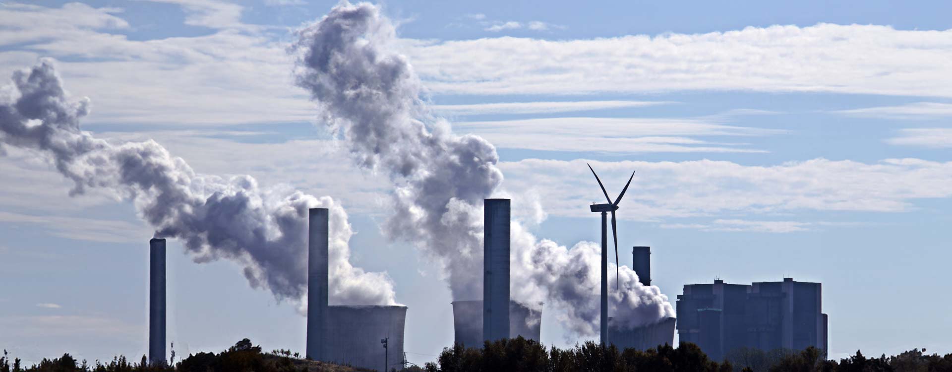 Canadian Natural Resources - Kohlekraftwerk und Windkraftanlage