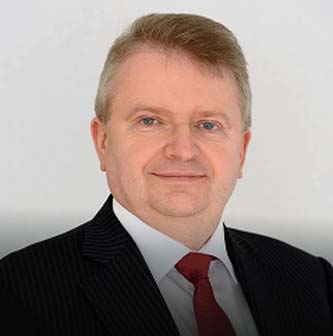 Dimitri Speck Dimitri Speck – Entwickler von Handelssystemen (Seasonax), Fondsmanager und Finanzanalyst